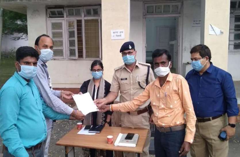 डायवर्सन रोड पर धूल को दबाने दिन में पांच बार किया जाए पानी का छिड़काव डायवर्सन रोड पर धूल को दबाने दिन में पांच बार किया जाए पानी का छिड़काव