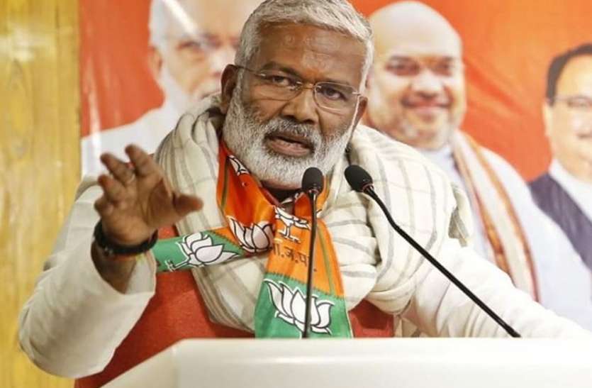 swatantra dev singh स्वतंत्र देव सिंह ने दिया विवादित बयान, कहा- पीएम ने पाकिस्तान व चीन के साथ युद्ध की तारीख कर दी तय