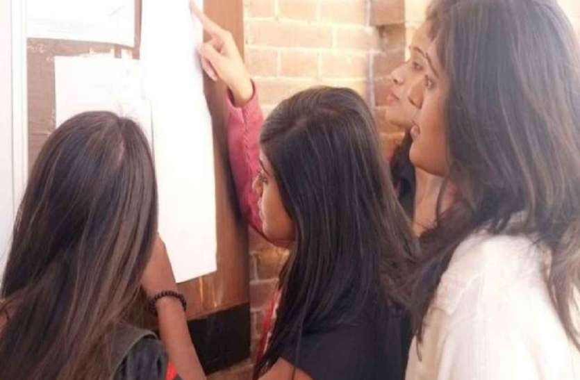 69000 शिक्षक भर्ती में अब सिर्फ इतने कैंडिडेट को ही मिलेगा नियुक्ति पत्र, इतने पद रहेंगे खाली, जानिये वजह 69000 शिक्षक भर्ती में अब सिर्फ इतने कैंडिडेट को ही मिलेगा नियुक्ति पत्र, इतने पद रहेंगे खाली, जानिये वजह