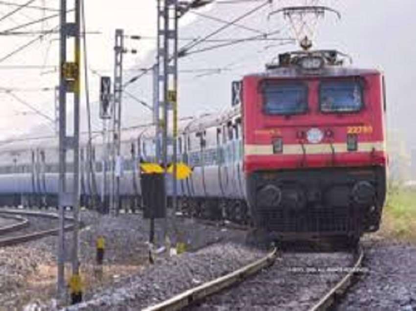 FESTIVE SPECIAL TRAIN---24 स्पेशल ट्रेनें मिली कोलकाता वासियों को