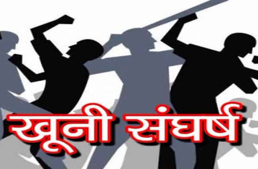 bloody-struggle.jpg प्रधानी चुनाव को लेकर खूनी संघर्ष, जमकर चले लाठी-डंडे, दिखा खौफनाक मंजर