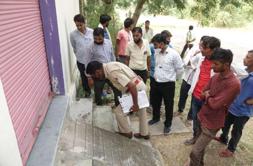 कृषि उपज मंडी में चोरों की धमाचौकड़ी, आधा दर्जन शटर तोड़े कृषि उपज मंडी में चोरों की धमाचौकड़ी, आधा दर्जन शटर तोड़े