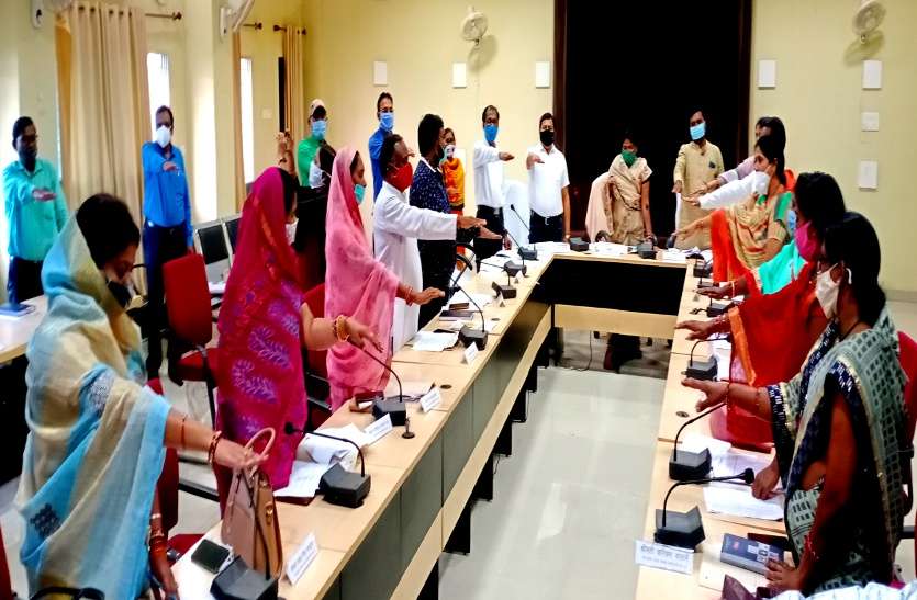 जिपं सदस्यों ने पूछा-कोरोना संक्रमितों के इलाज में कितना हुआ खर्च, मुंह ताकते रह गए अफसर नहीं दे पाए जवाब जिपं सदस्यों ने पूछा-कोरोना संक्रमितों के इलाज में कितना हुआ खर्च, मुंह ताकते रह गए अफसर नहीं दे पाए जवाब