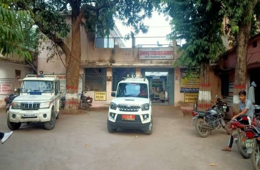 Fake wire wires are connected from district to panchayat फर्जी हितग्राहियों के खातें में डलवाई राशि, जनपद सीइओ के नाम का शपथ पत्र देकर ली वापस