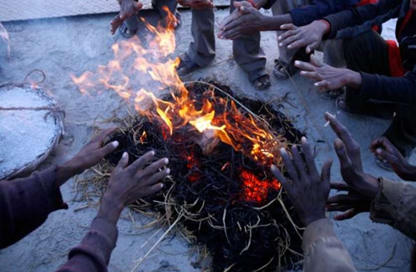 ठंड यूपी में ठंड को देखते हुए सभी जिलों काे आदेश, एक भी आदमी खुले में साेया ताे...