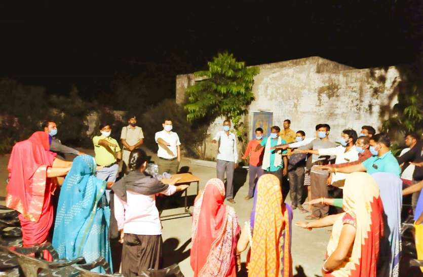 भजन-कीर्तन के माध्यम से मतदाताओं को किया जागरूक भजन-कीर्तन के माध्यम से मतदाताओं को किया जागरूक