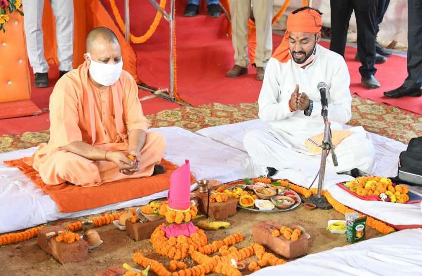 मुख्यमंत्री योगी ने किया केजीएमयू के सेटेलाइट सेंटर का किया शिलान्यास मुख्यमंत्री योगी ने किया केजीएमयू के सेटेलाइट सेंटर का किया शिलान्यास