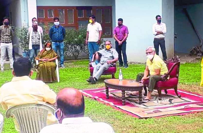 Assembly Speaker is on a five-day stay in Nathdwara 'आशीर्वाद' लेने सीपी के दरबार में पहुंचे सभापति, पार्षद पदों के दावेदार