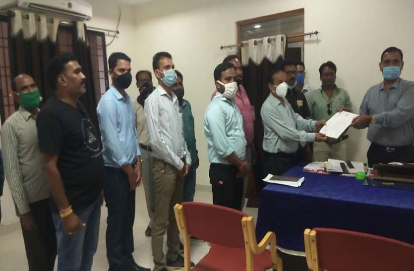 राजस्व विभाग में कार्यरत लिपिक ने की आत्महत्या राजस्व विभाग में कार्यरत लिपिक ने की आत्महत्या