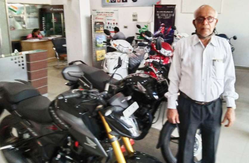 Expect good business in auto mobile sector on Navratri in Singrauli दो पहिया वाहनों की बिक्री में बूम, 15 करोड़ से अधिक के व्यवसाय की उम्मीद