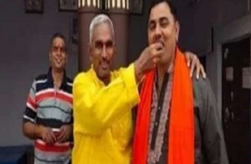 बलिया गोलीकांड में सवालों के घेरे में पुलिस, हमलावर को छोड़ने का आरोप बलिया गोलीकांड में सवालों के घेरे में पुलिस, हमलावर को छोड़ने का आरोप