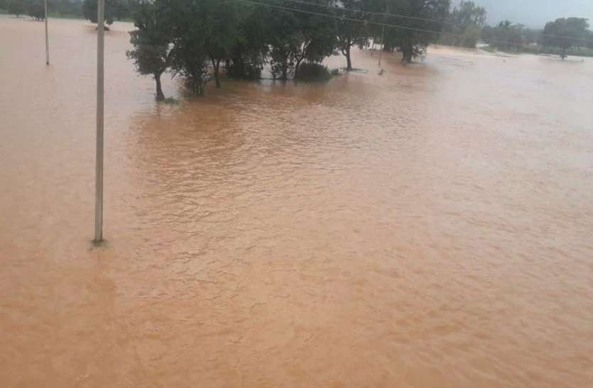 belgaum_01_new.jpg कर्नाटक में शुक्रवार को भी बाढ़ का कहर जारी