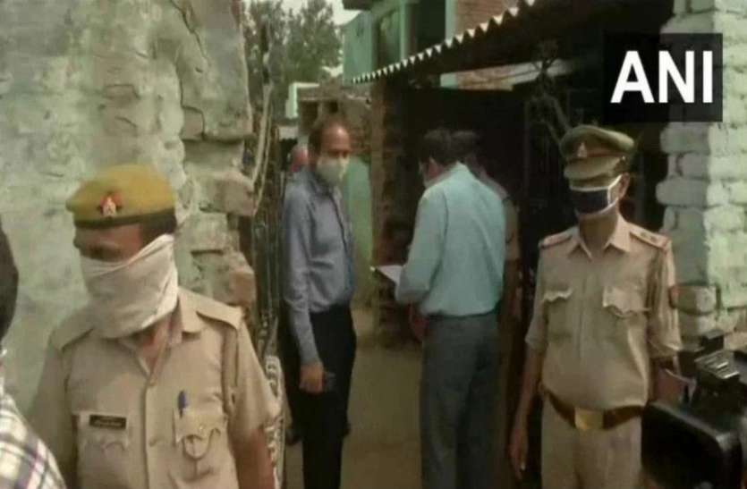 cbi.jpg हाथरस कांड: आरोपी के घर सीबीआई का छापा, ‘खून’ से सने कपड़े साथ ले गए अधिकारी