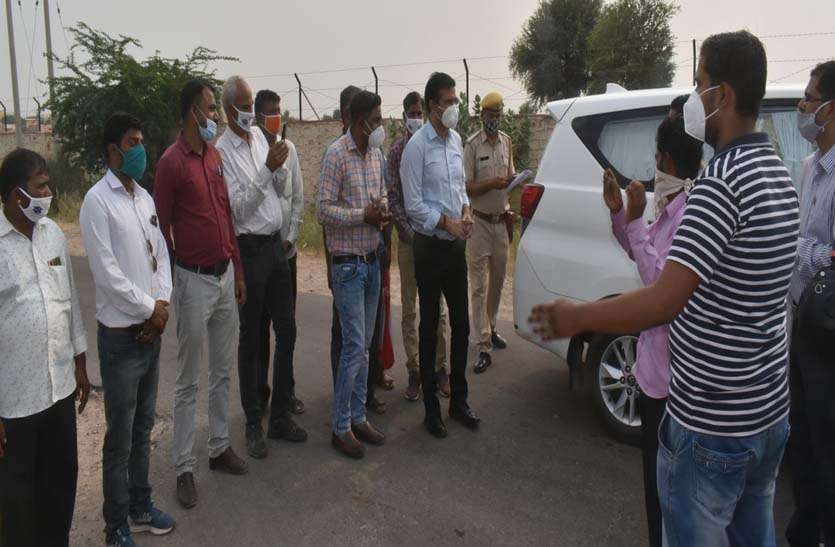आवंटियों की सुनवाई के लिए आए अभियंताओं को आया कलक्टर का बुलावा आवंटियों की सुनवाई के लिए आए अभियंताओं को आया कलक्टर का बुलावा