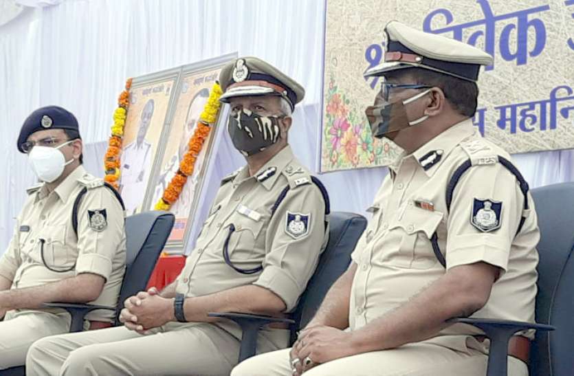 dgp.jpg मप्र डीजीपी ने सुनी पुलिस वालो की व्यथा कथा मांगे सुझाव - देखें वीडियो