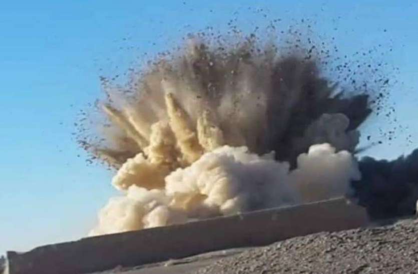 ied-explosion.jpg Afghanistan: घोर प्रांत में सड़क किनारे जबरदस्त बम विस्फोट में 6 लोगों की मौत, तीन घायल