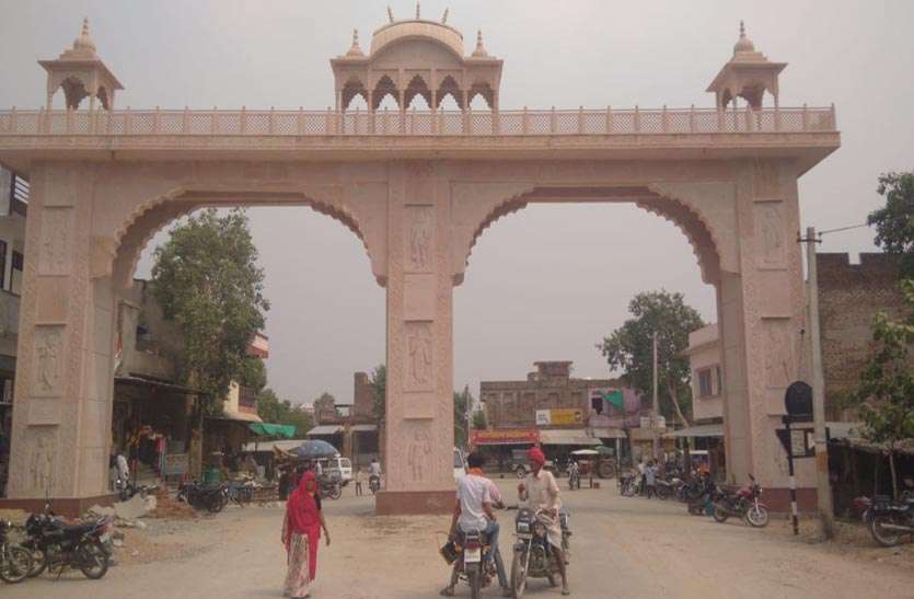 इतिहास का झरोखा : केदारनाथ मंदिर से है झिराना की पहचान इतिहास का झरोखा : केदारनाथ मंदिर से है झिराना की पहचान