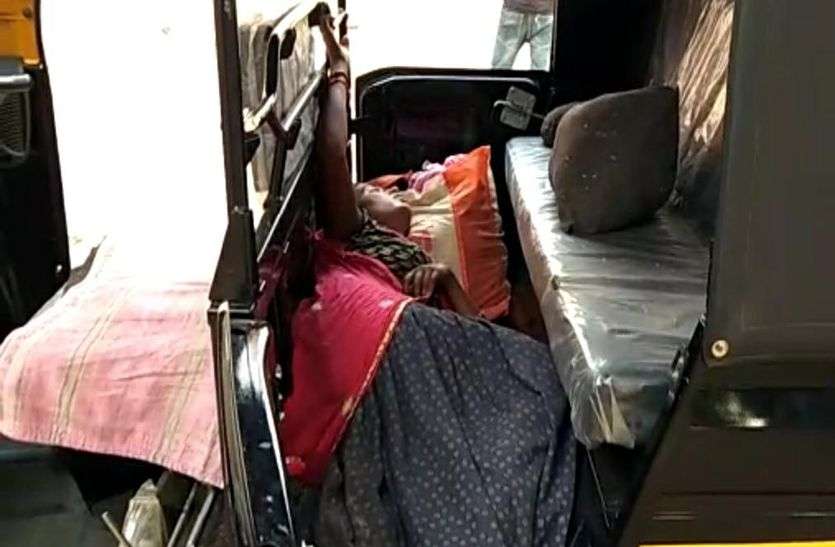 सरकारी अस्पताल में तीन घंटे तक दर्द से छटपटाती रही प्रसूता, चिकित्सक ने नहीं किया उपचार सरकारी अस्पताल में तीन घंटे तक दर्द से छटपटाती रही प्रसूता, चिकित्सक ने नहीं किया उपचार