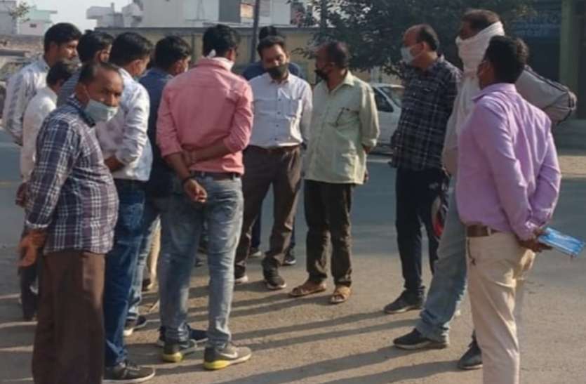 meerut.jpg छापेमारी करने गई विद्युत विभाग की टीम पर पथराव, एसडीओ समेत कई कर्मचारी घायल