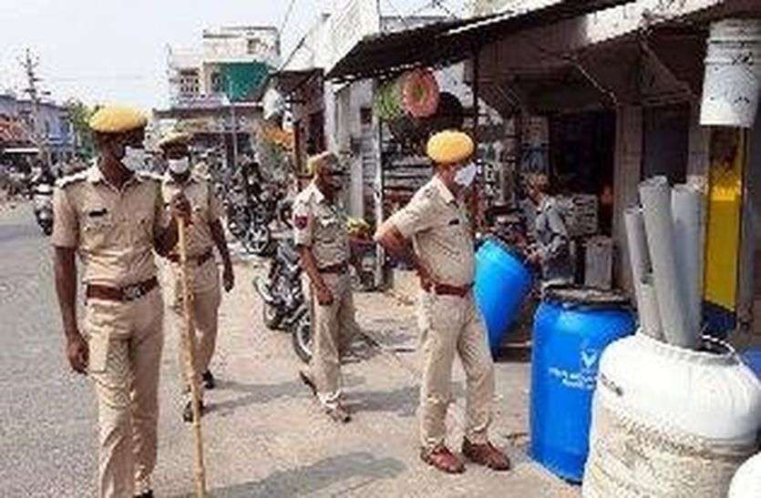Police launched a campaign against encroachment in bhilwara पुलिस ने चलाया अतिक्रमण के विरूद्ध अभियान