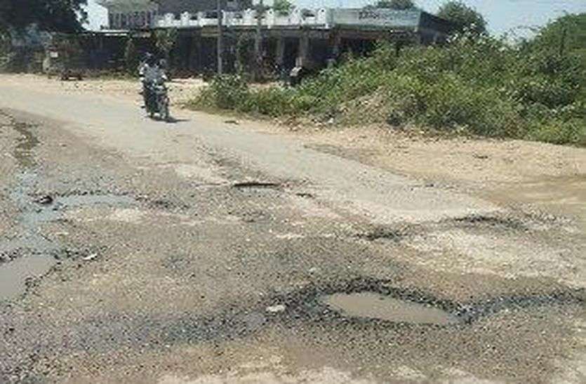 Pipeline broken in place in bhilwara पाइप लाइन जगह-जगह टूटी