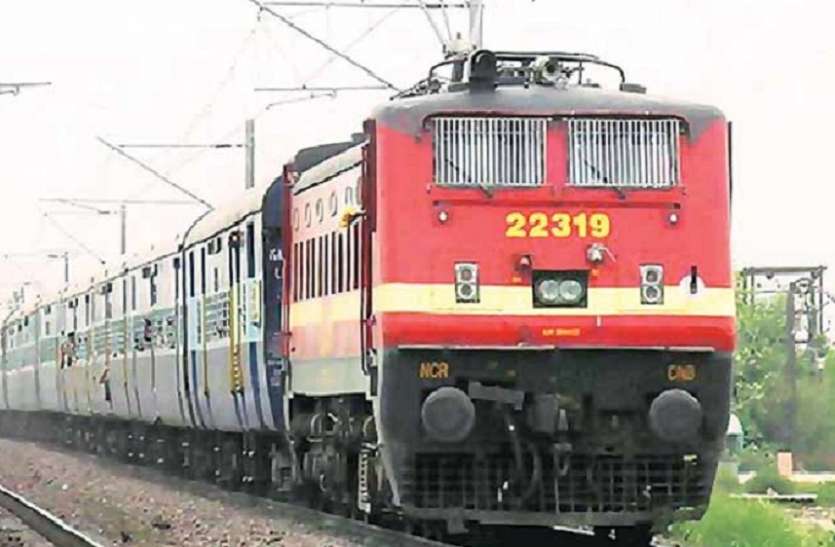 मेन लाइन पर चलेंगी पूजा स्पेशल ट्रेन, त्यौहार में लंबी वेटिंग से यात्रियों को मिलेगी राहत मेन लाइन पर चलेंगी पूजा स्पेशल ट्रेन, त्यौहार में लंबी वेटिंग से यात्रियों को मिलेगी राहत