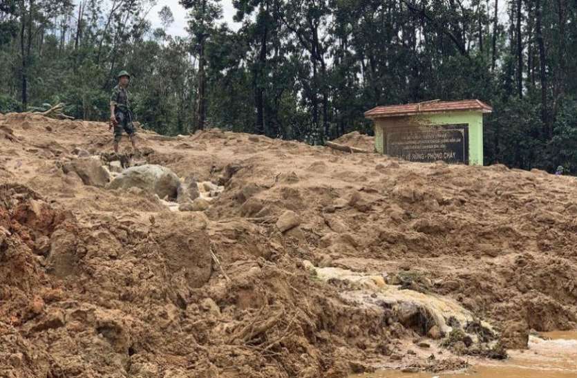 vietnam_landslide.jpg Vietnam: सुरक्षाकर्मियों पर पहाड़ी का हिस्सा गिरने से 13 की मौत, मलबे में 11 दबे