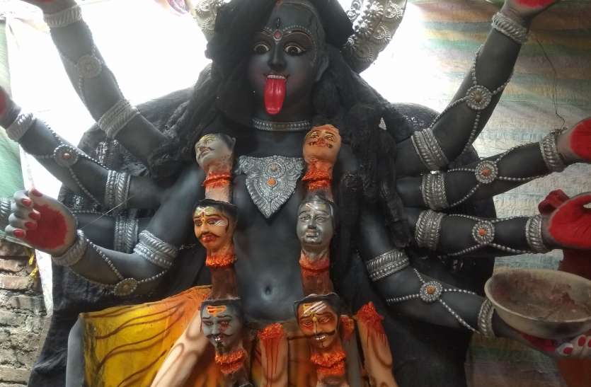 साढ़े सात किलो चांदी के जेवर पहनकर आएंगी बांसकुली की महाकाली साढ़े सात किलो चांदी के जेवर पहनकर आएंगी बांसकुली की महाकाली