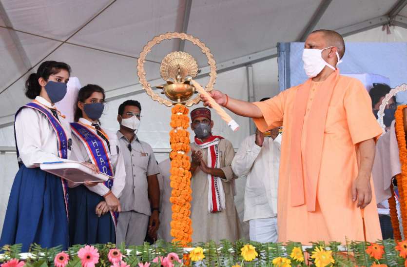 CM yogi पूर्व पीएम अटल बिहारी वाजपेयी की कर्मभूमि को सीएम योगी का तोहफा, 300 बेड के चिकित्सालय का किया शिलान्यास