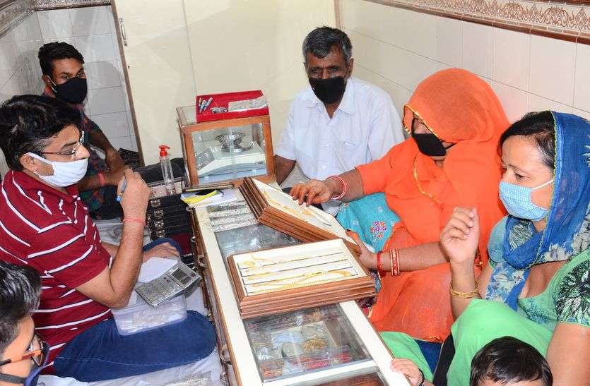 घर-घर मंगल घट की स्थापना घर-घर मंगल घट की स्थापना