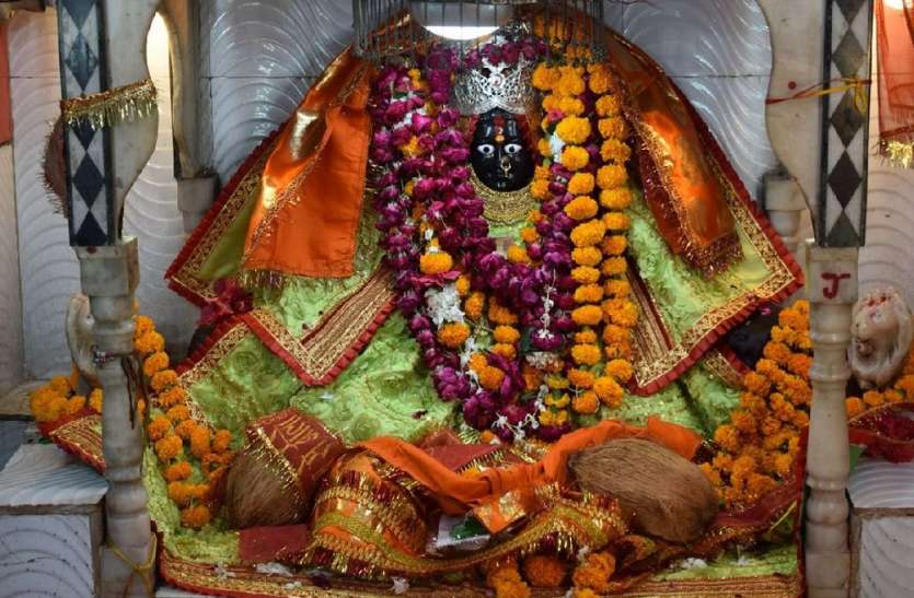 542 वर्ष पुराना है मैनपुरी का शीतला देवी मंदिर, दर्शन मात्र करने से ही दूर हो जाती हैं बीमारियां 542 वर्ष पुराना है मैनपुरी का शीतला देवी मंदिर, दर्शन मात्र करने से ही दूर हो जाती हैं बीमारियां