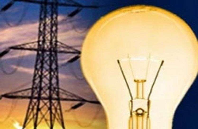 Minor agitation will destroy power supply, continuous theft of supporting plates मामूली हलचल ध्वस्त कर देगी विद्युत आपूर्ति, सपोर्टिंग प्लेट्स की लगातार हो रही चोरी