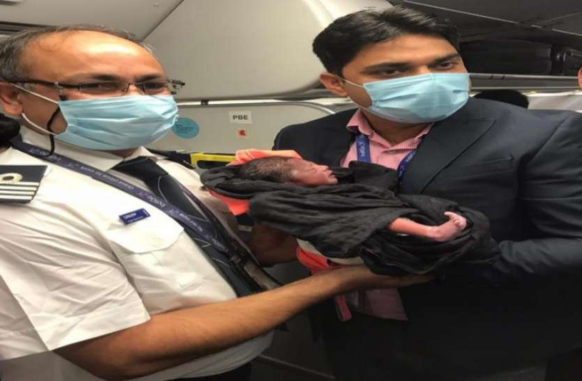 baby_born.jpeg 30,000 फुट की ऊंचाई पर प्लेन में जन्मा बच्चा, एयरलाइन्स ने दिया जीवनभर फ्री यात्रा का तोहफा