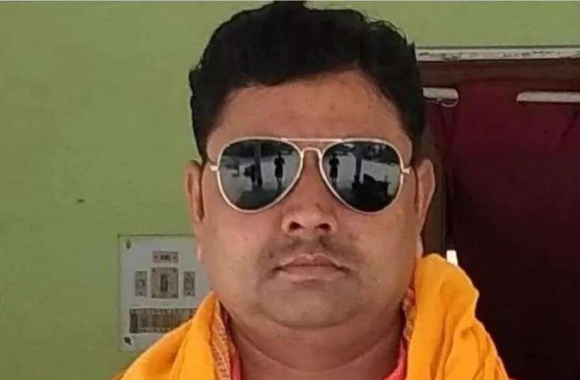 ballia बलिया हत्याकांड के मुख्य आरोपी धीरेन्द्र प्रताप सिंह पर ईनाम बढ़ाकर डबल किया गया, दो भाई गिरफ्तार