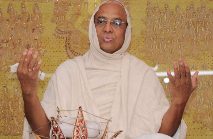 devendraji_new.jpg भगवान हमारे कर्मों में दखल नहीं देते: देवेंद्रसागर