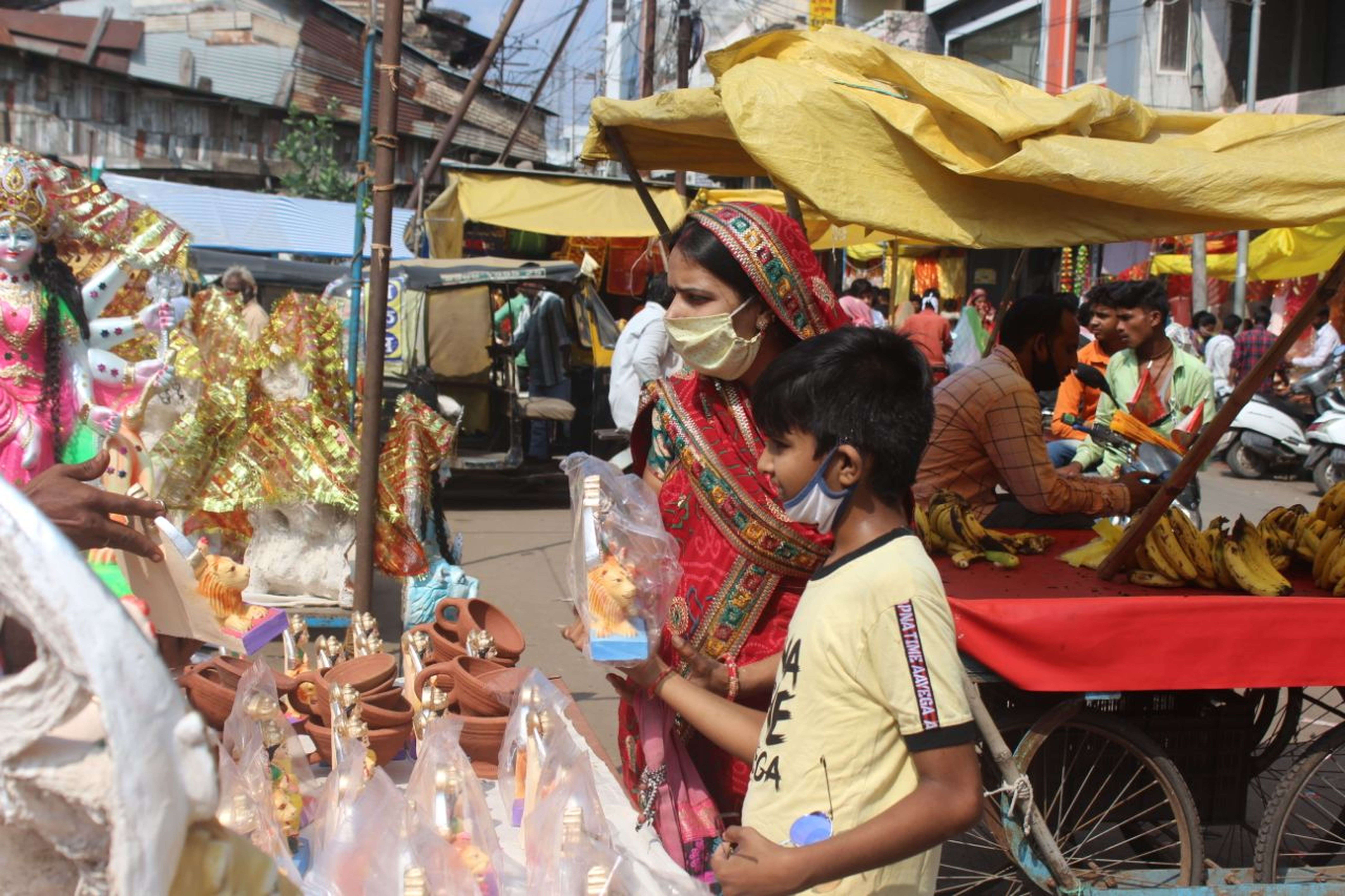 घटस्थापना के साथ नवरात्र की शुरूआत, मां के दरबार पहुंचे श्रद्धालु (देखे वीडियो)