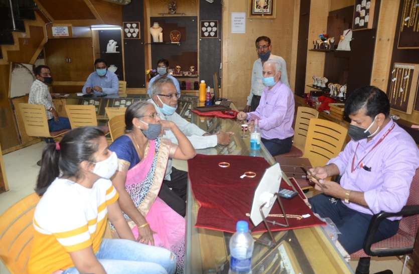 shopping festival Shopping: आएंगे तीन सर्वार्थ सिद्धी योग, खरीददारी के लिए शुभ