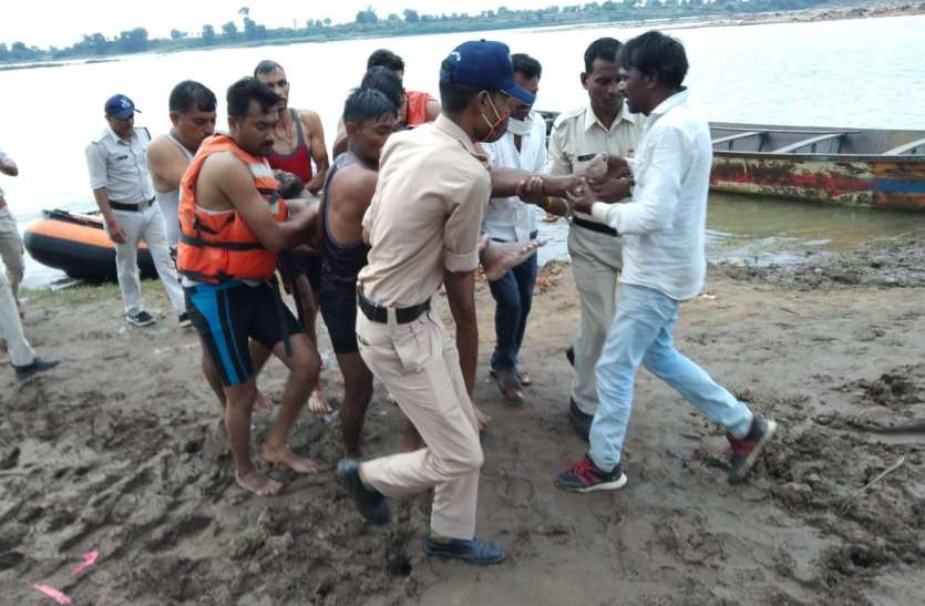 found dead body चार दोस्त नदी में डूबे, दो के मिले शव, दो लापता