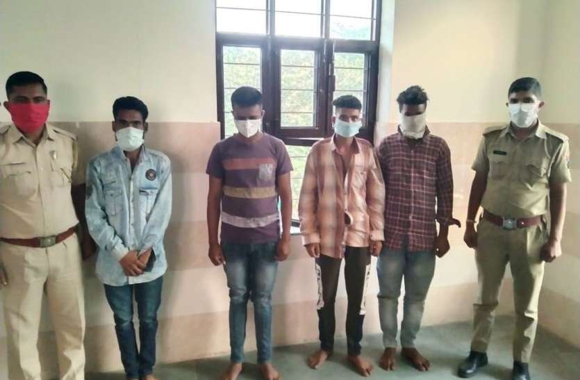 हाइवे पर आगजनी व लूटपाट करने वाले आठ गिरफ्तार हाइवे पर आगजनी व लूटपाट करने वाले आठ गिरफ्तार