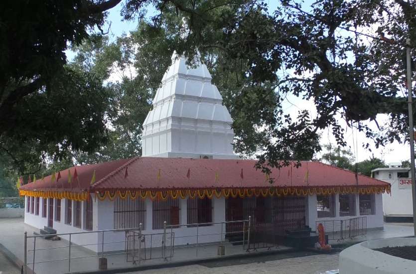 देवी मंदिरों में प्रज्ज्वलित हुए मनोकामना ज्योति कलश, कोरोना काल में घरों में ही माता की आराधना