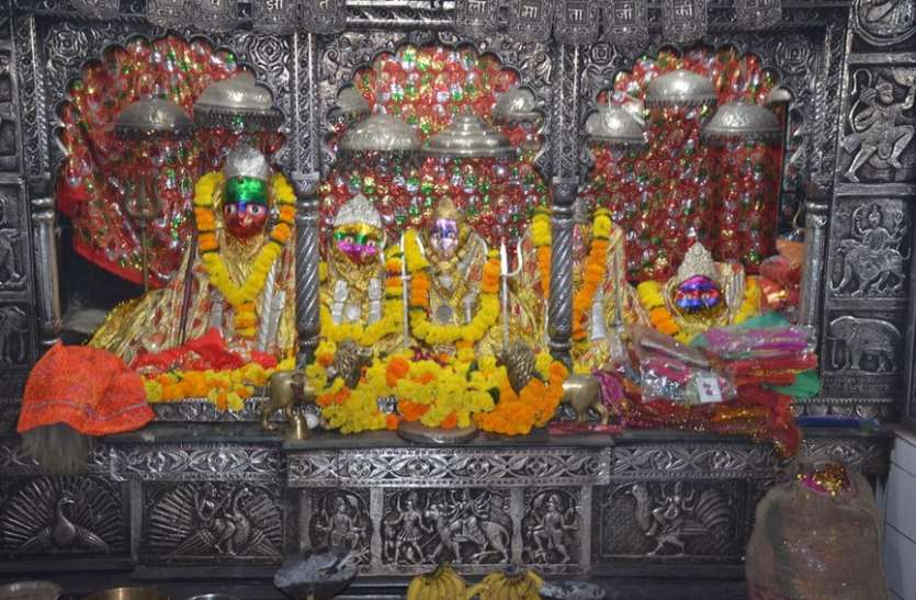अधिक भीड़ पहुंची तो आमजन के लिए दर्शन उसी समय बंद अधिक भीड़ पहुंची तो आमजन के लिए दर्शन उसी समय बंद