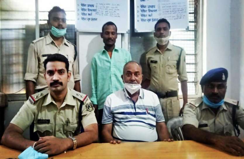 राजनांदगांव: पति ने टंगिया से मारकर पत्नी की हत्या की, फोन पर लंबी बातें करने से खफा था पति राजनांदगांव: पति ने टंगिया से मारकर पत्नी की हत्या की, फोन पर लंबी बातें करने से खफा था पति