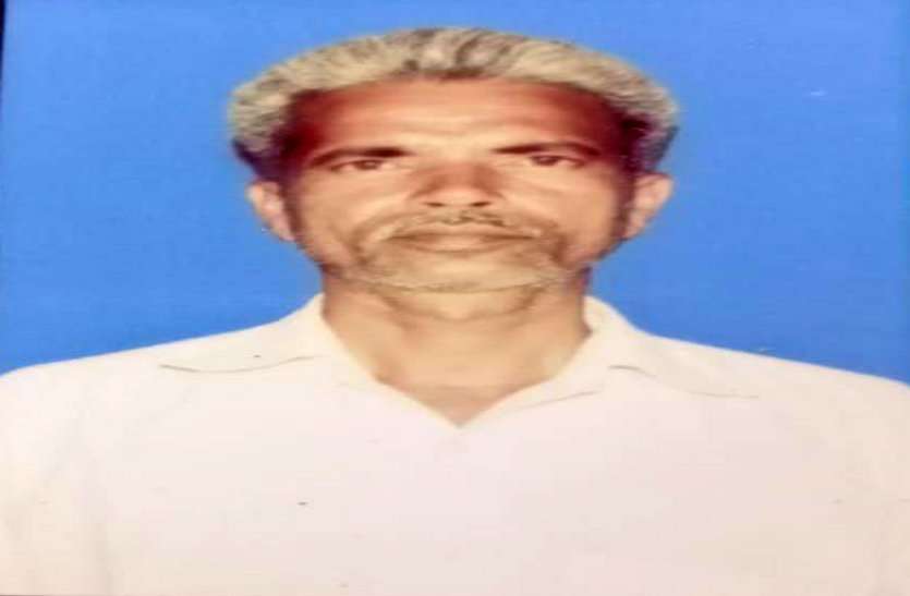 CM के गृह जिले दुर्ग में 15 दिन के अंदर दो किसानों ने की खुदकुशी, कर्ज से परेशान किसान की खेत के पेड़ पर लटकते मिली लाश CM के गृह जिले दुर्ग में 15 दिन के अंदर दो किसानों ने की खुदकुशी, कर्ज से परेशान किसान की खेत के पेड़ पर लटकते मिली लाश