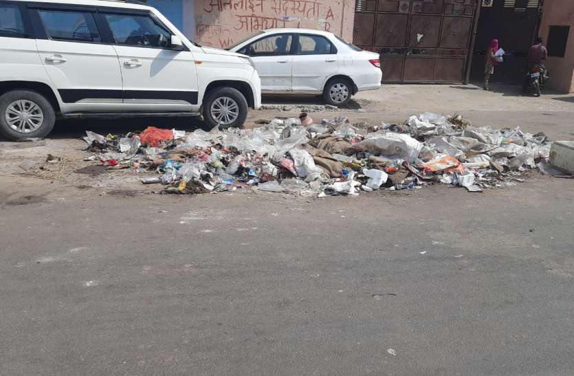 निगमायुक्त के ढुलमुल रवैया पर कलेक्टर ने दिखाई सख्ती निगमायुक्त के ढुलमुल रवैया पर कलेक्टर ने दिखाई सख्ती