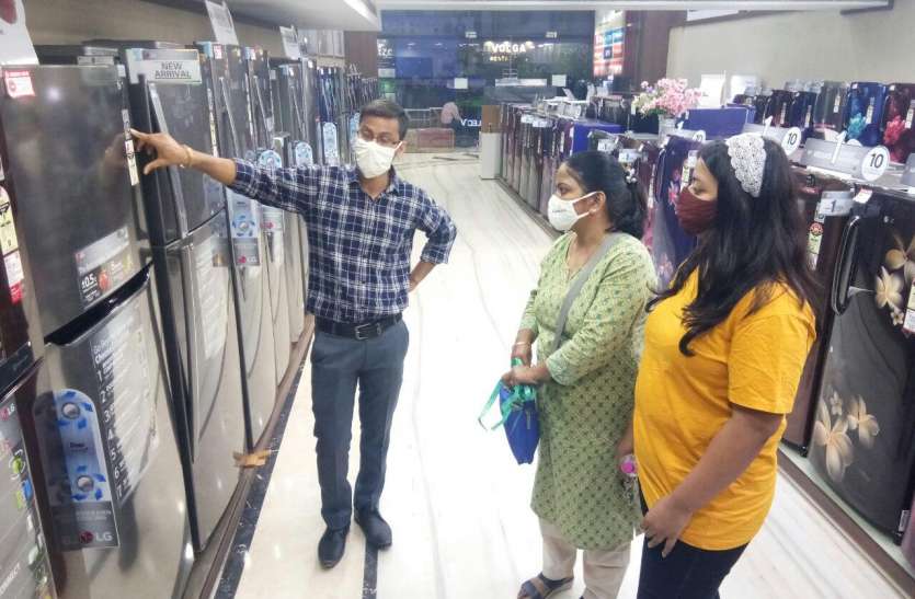 त्योहारों में उपभोक्ता उत्पादों की बढ़ेगी मांग, इस बार त्योहार से पहले बाजार में ऑफर की बहार त्योहारों में उपभोक्ता उत्पादों की बढ़ेगी मांग, इस बार त्योहार से पहले बाजार में ऑफर की बहार