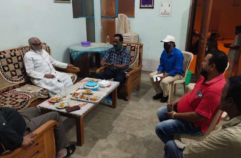 सोशल डिस्टेंसिंग के साथ ऑल सोल्स डे पर करेंगे मृत आत्माओं को याद सोशल डिस्टेंसिंग के साथ ऑल सोल्स डे पर करेंगे मृत आत्माओं को याद