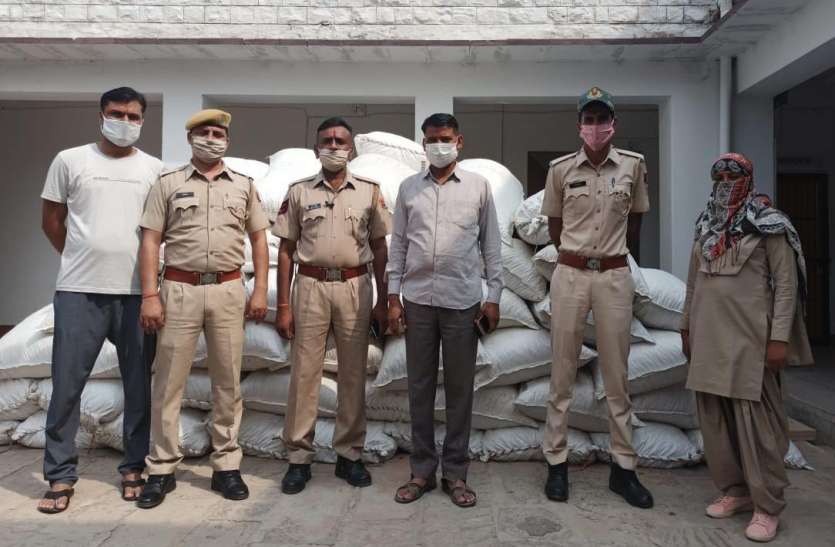 तेल टैंकर से लाखों का डोडा-पोस्त जब्त, पुलिस को चकमा देकर भागा चालक तेल टैंकर से लाखों का डोडा-पोस्त जब्त, पुलिस को चकमा देकर भागा चालक
