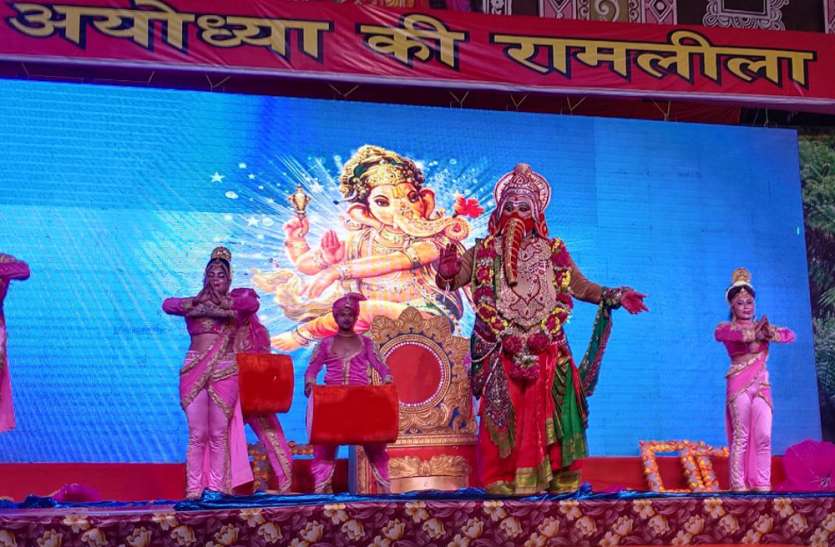 Ramleela अयोध्या में शुरू हुई 14 भाषाओं वाली रामलीला, देखें तस्वीरें