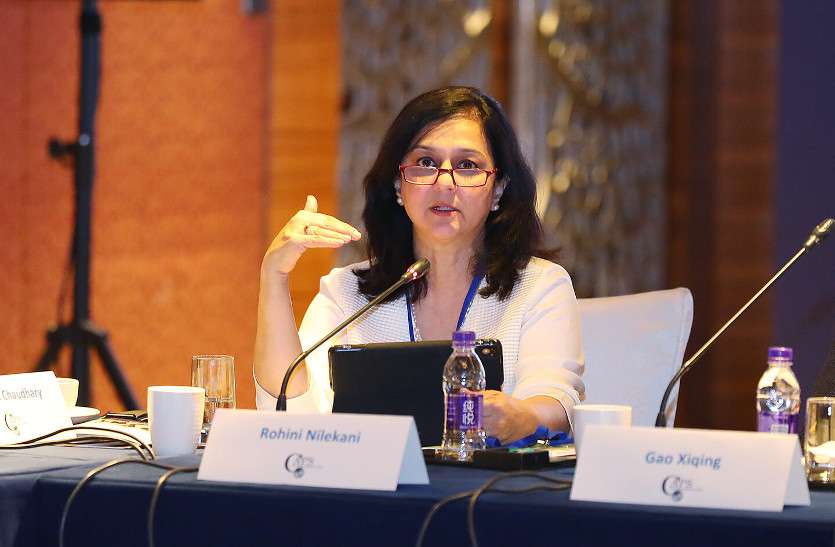 rohini_nilekani.jpg 'महिलाओं के साथ पुरुषों में भी आत्मविश्वास जगाना होगा हमें'