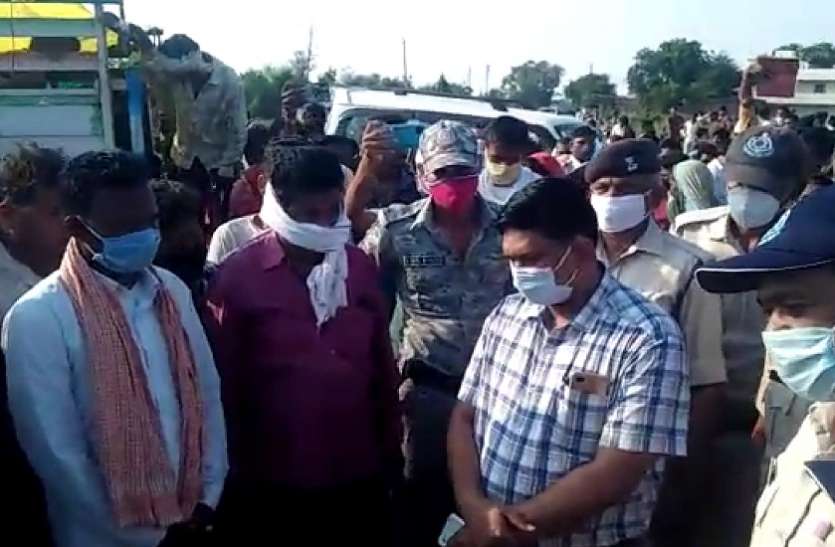 Child dies in collision with Congress candidate's vehicle कांग्रेस प्रत्याशी के वाहन की टक्कर से बालक की मौत, विरोध में परिजन ने किया चक्काजाम